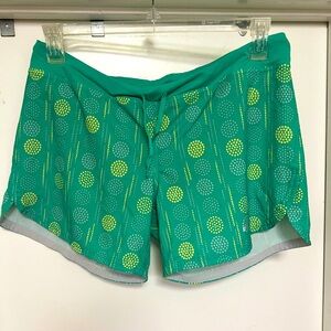 Patagonia Nine Trails Shorts 5” - size L - green/yellow